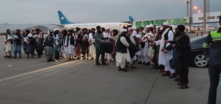 The Return of Hajj Pilgrims During Eid al-Adha: Joy, Offerings, and Herati Gatherings